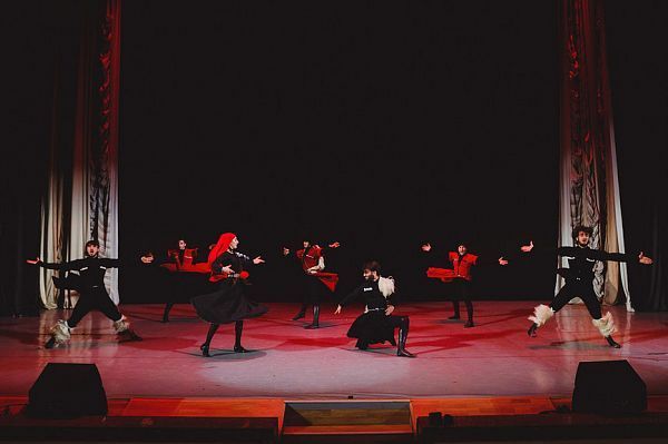 Ensemble of Georgian dance Metekhi